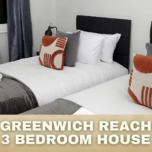 Family-friendly 3-bed House With Parking Near O2 , London United Kingdom